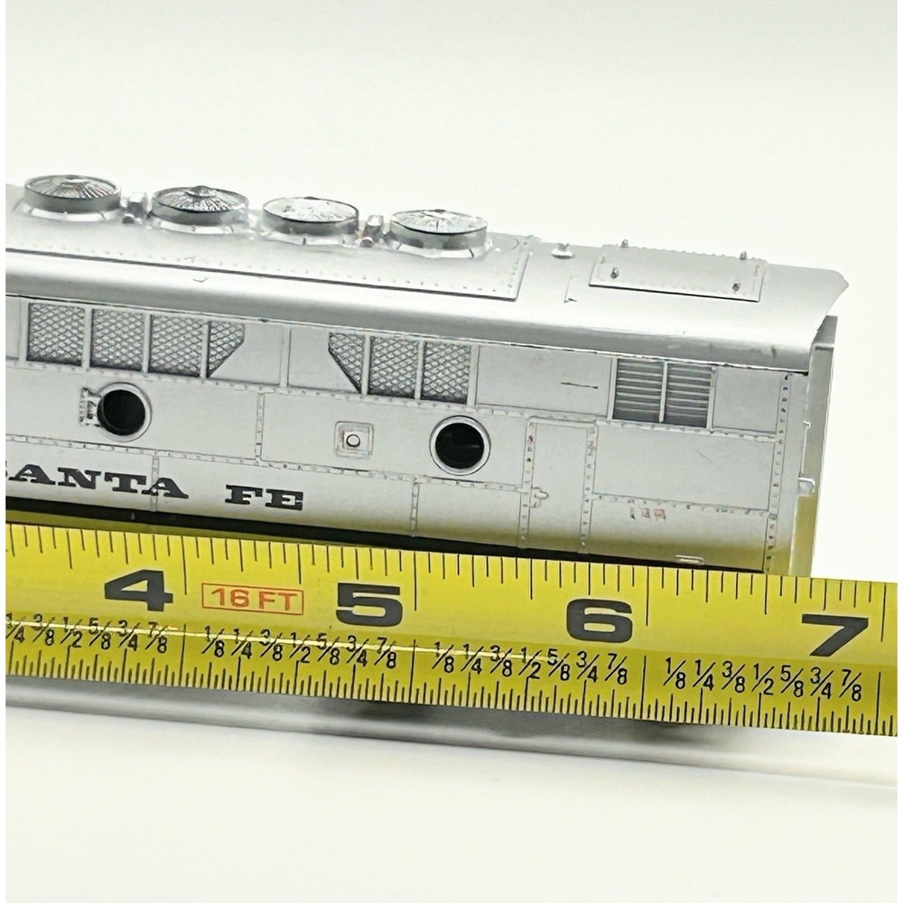 Model Power HO Scale Santa Fe Diesel Locomotive Engine Untested Read: SEE PHOTOS - Picture 6 of 12